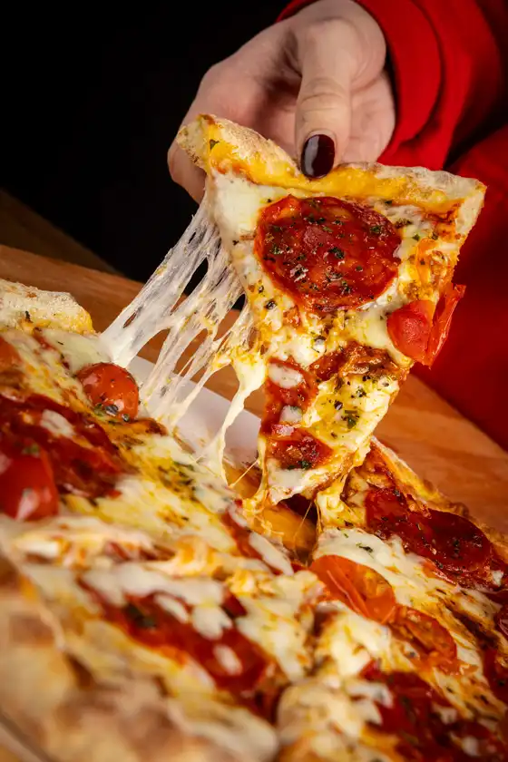 Tuoretta pizzaa kellon ympäri aivan nurkan takaa.